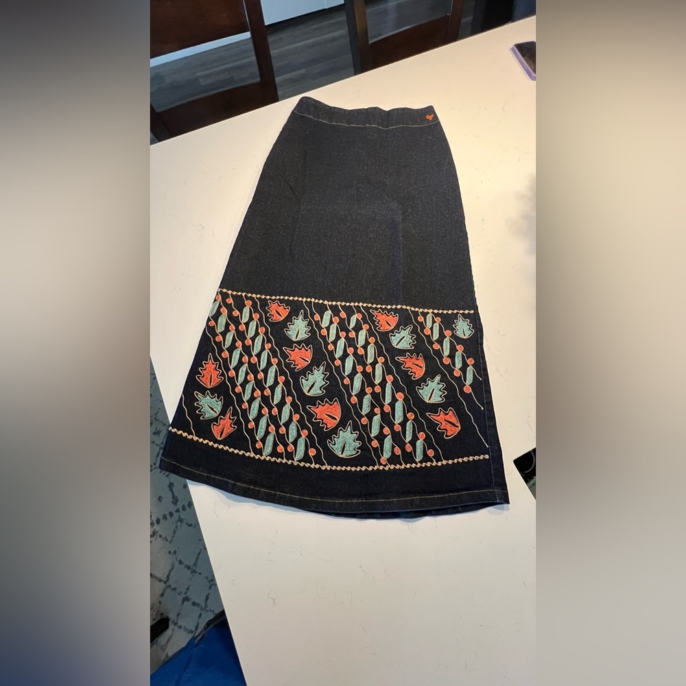 batlQyunik Embroidered Denim Skirt size L